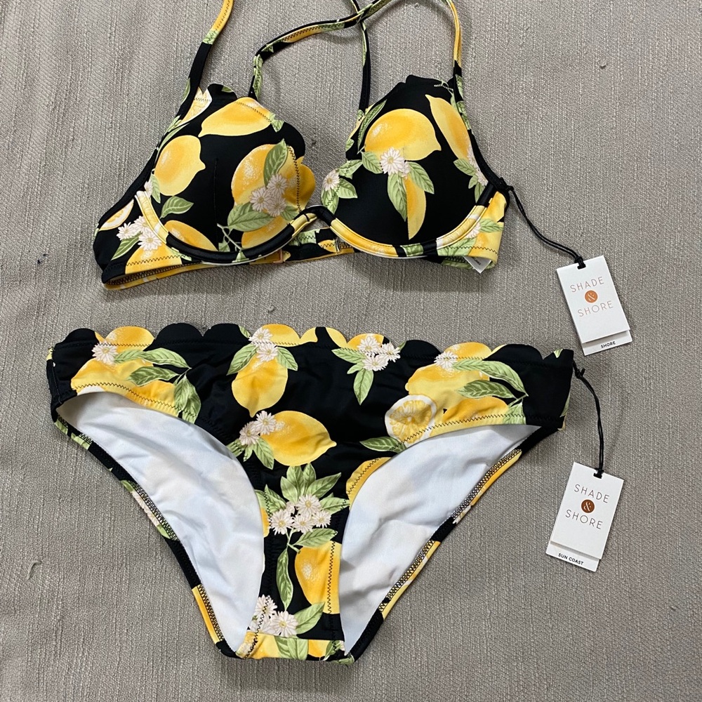 Bikini top and bottom set
